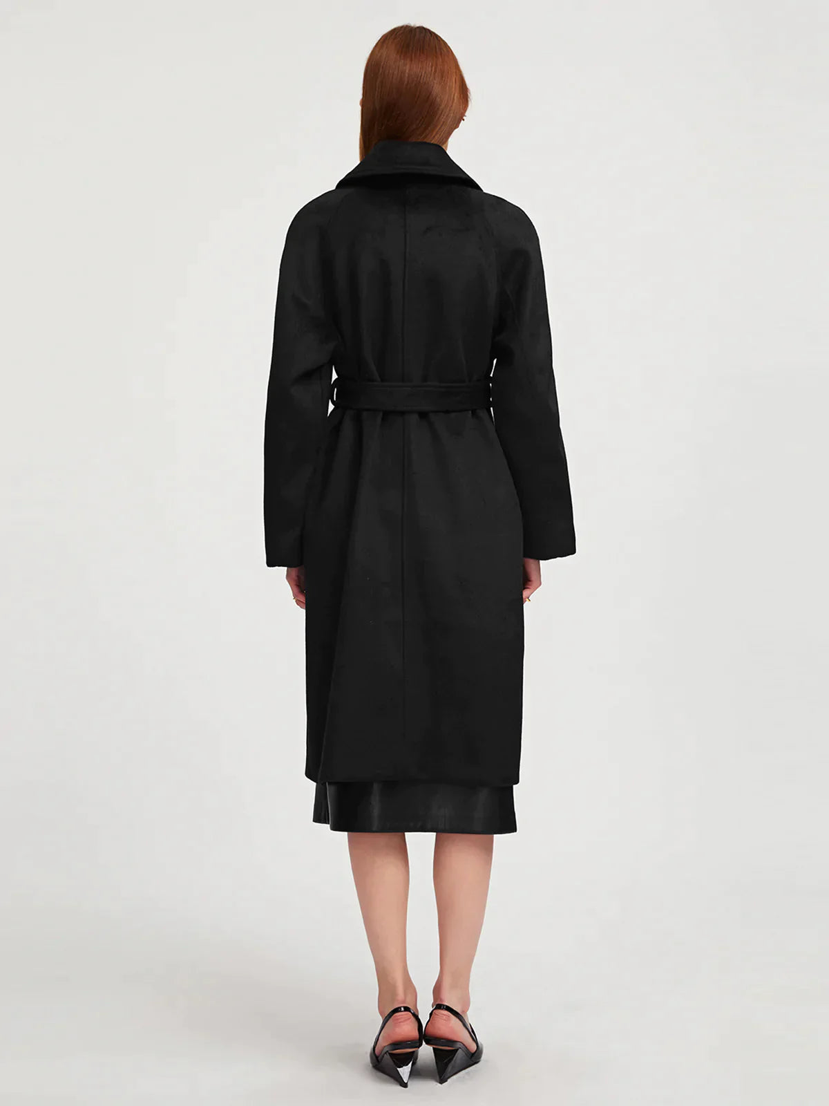 Loose wool coat with belt