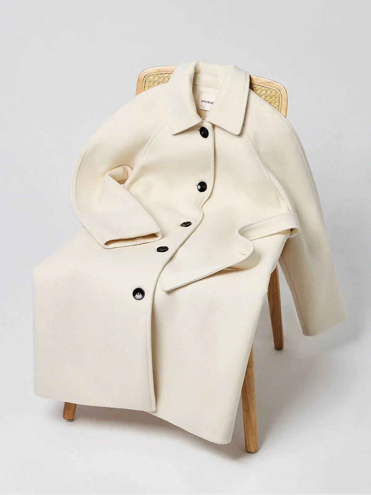 Loose wool coat with belt