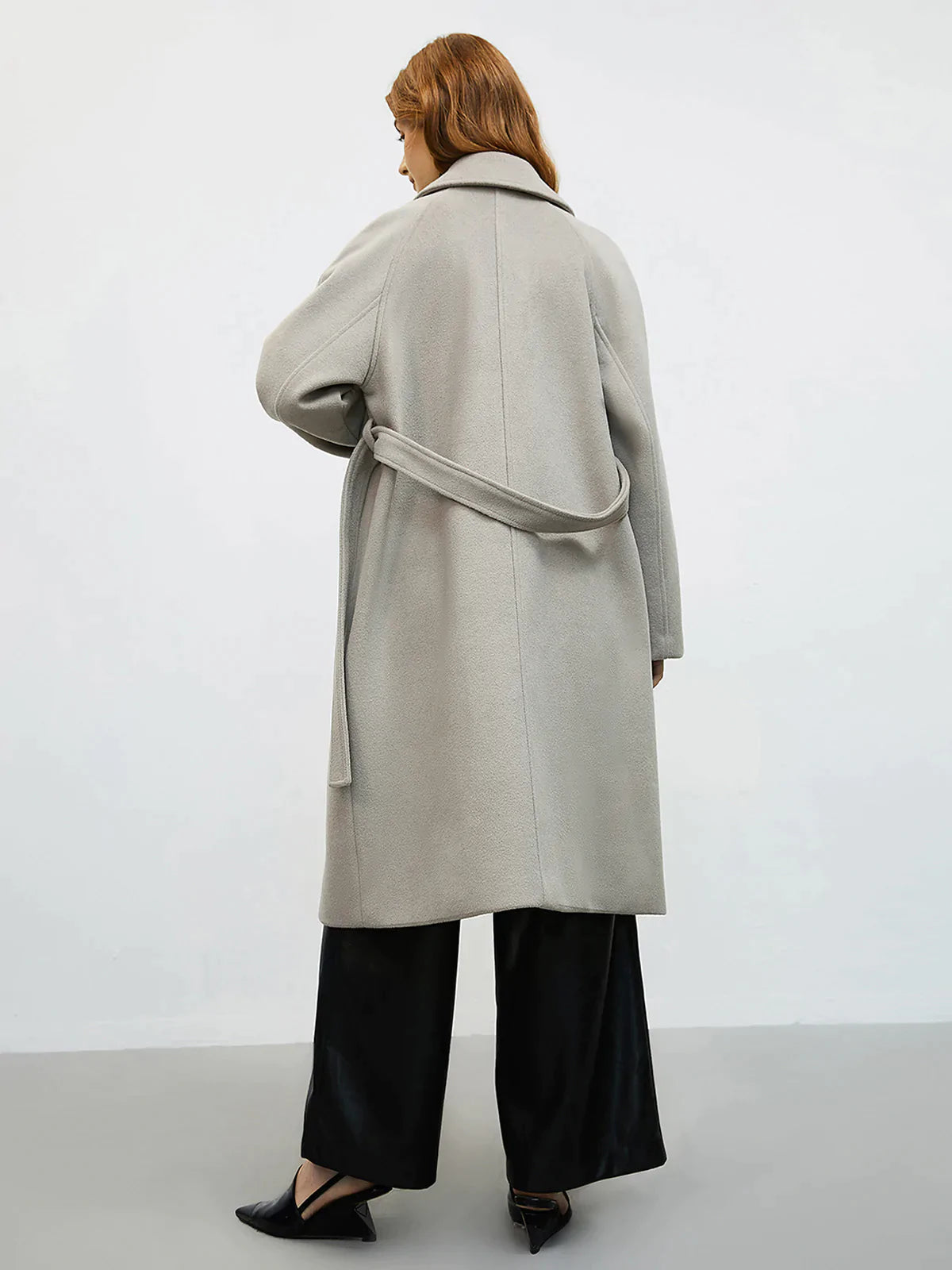 Loose wool coat with belt