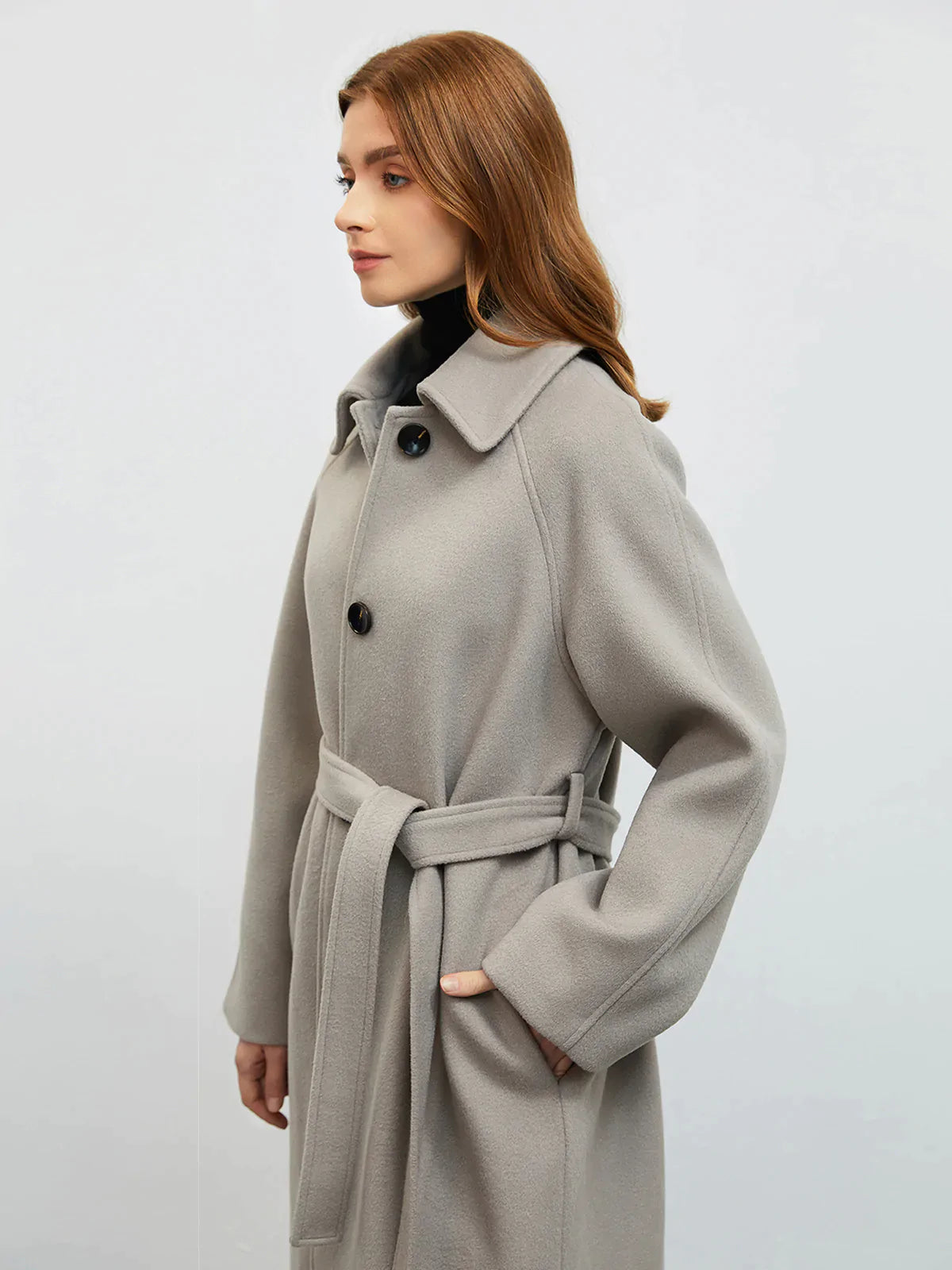 Loose wool coat with belt