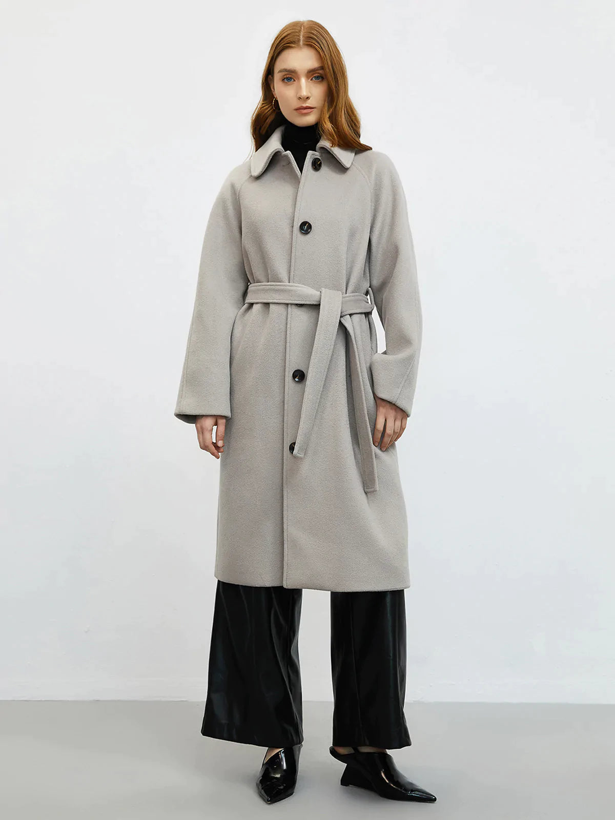 Loose wool coat with belt